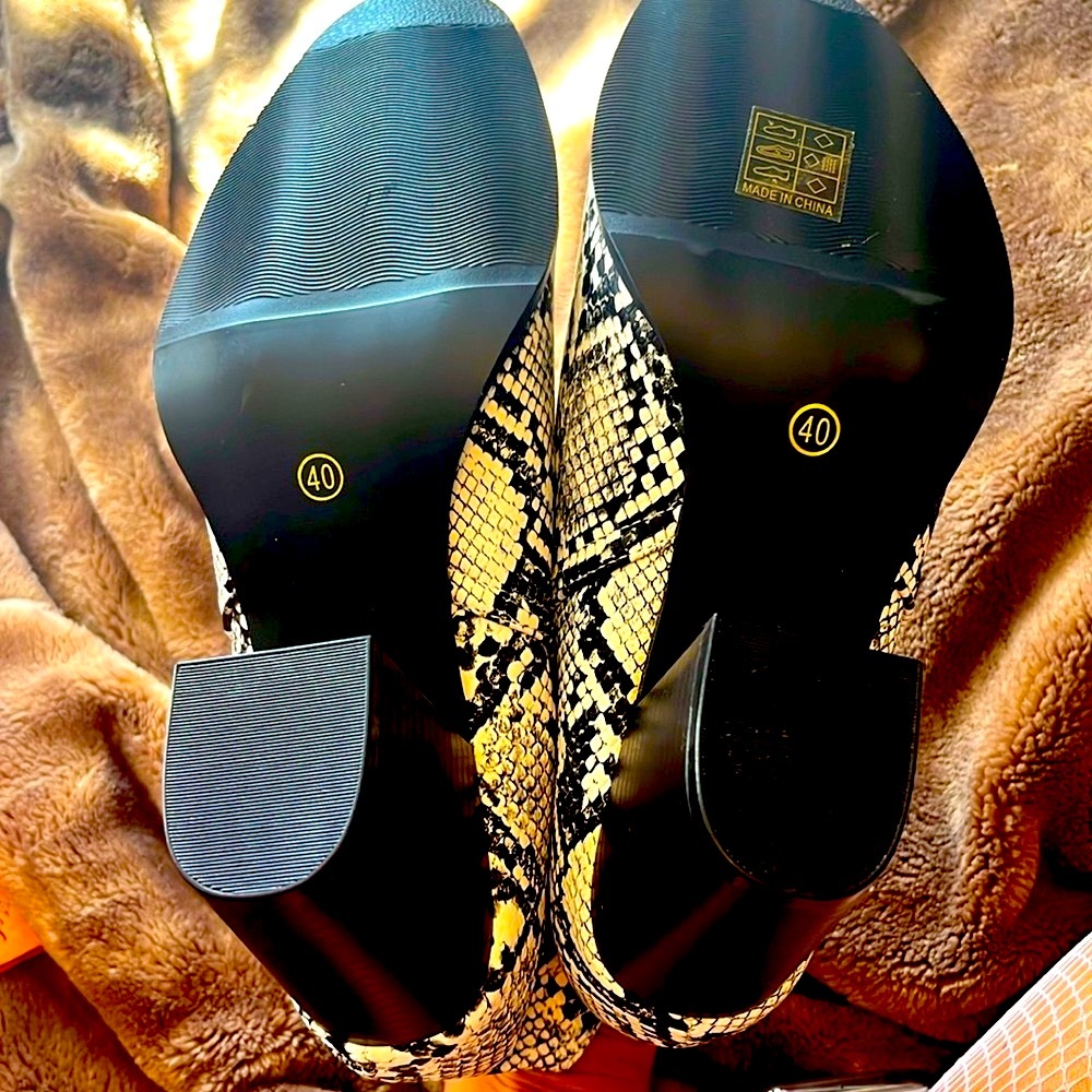 Snakeskin Booties,  brand new, women’s size 8.5, no box, nwot, perfect condition - Picture 6 of 11